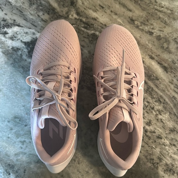 Pink Nike Air Pegasus 38 - Picture 4 of 7